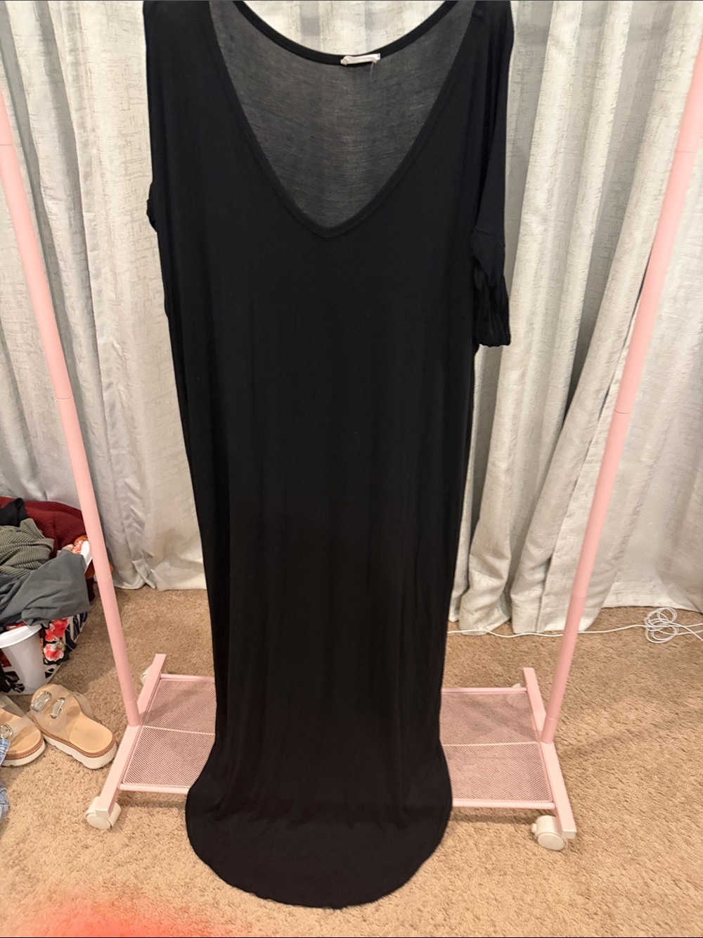 Black V-Neck Maxi Dress from Chic soul